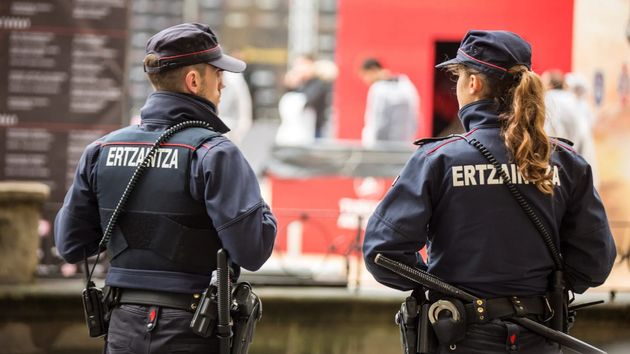 La justicia reconoce el derecho de un policía divorciado a trabajar por quincenas para cuidar de sus hijos