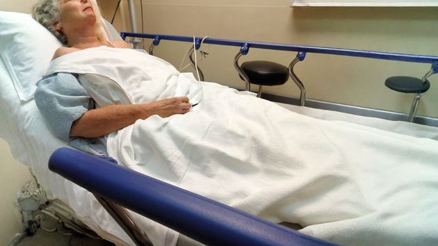 Indemnizan con 153.464 euros a la familia de una mujer que sufrió una parada cardiaca en urgencias: permaneció 73 minutos sin atención médica pese a presentar síntomas graves