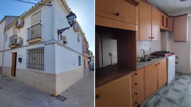 CaixaBank vende esta casa adosada con 3 dormitorios, patio y terraza por un precio negociable de 48.100 euros