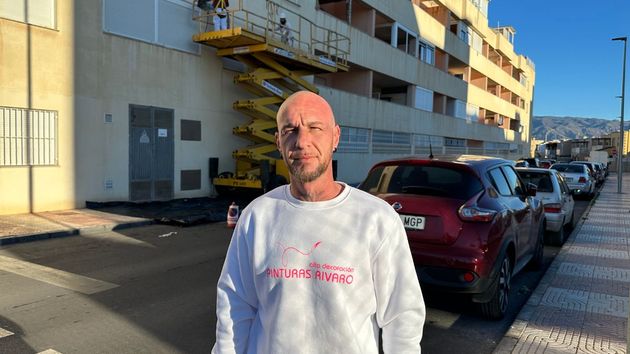 Ricardo, pintor, habla claro sobre los jóvenes: “Ya nadie quiere ponerse a lijar una pared a las 8 de la mañana por 1.300 euros cuando un influencer está ganando 20.000 euros por subir una foto”