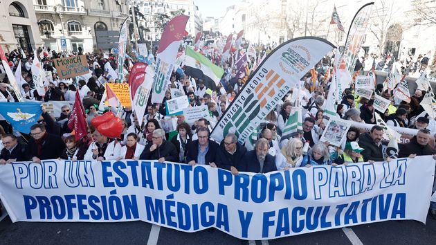 Los médicos españoles empiezan hoy su primera semana de huelga para tener un estatuto propio