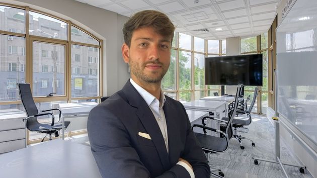 Andrés Millán, abogado laboralista: "Si el trabajo es 100% digital, obligar a la gente a desplazarse es robarles el tiempo"