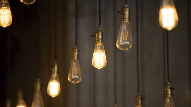 El precio de la luz hoy jueves 19 de febrero de 2026: las horas más baratas y caras dentro del PVPC