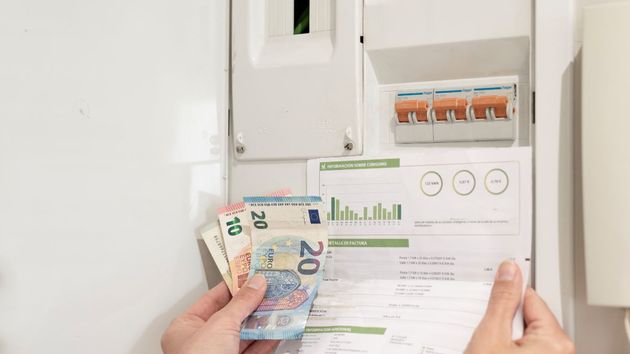 Empadronarse no basta: la Justicia avala que Hacienda revise el consumo de luz y agua para comprobar si una vivienda es habitual