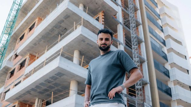 Antonio, 26 años, propietario de 4 pisos: "Puedes reunir la entrada de una casa si ahorras 800 euros al mes y vives con tus padres"