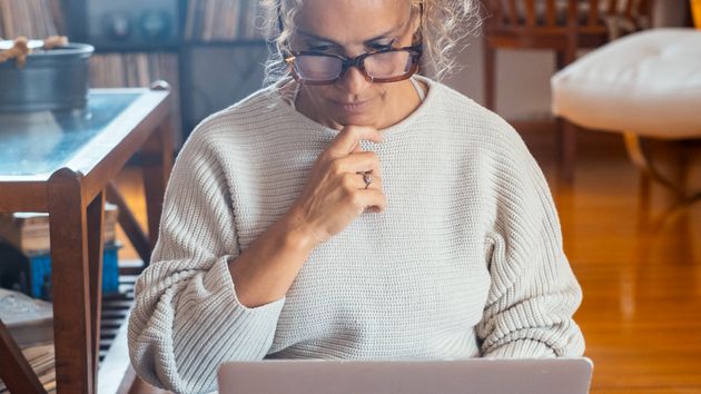 Le degradan de sus funciones y se va del trabajo cobrando una indemnización de 50.186 euros y con derecho a paro