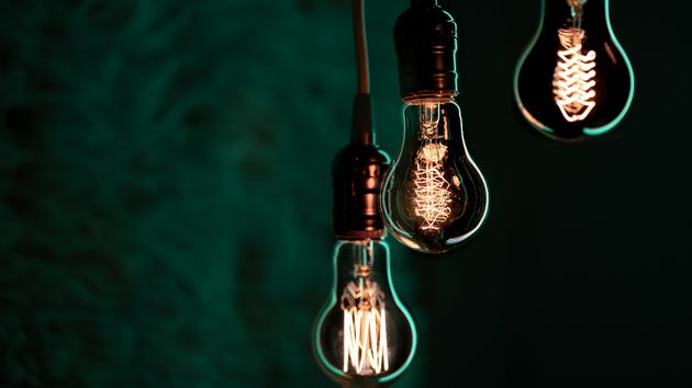 El precio de la luz mañana, domingo 22 de febrero, por horas: cuándo es más barata y cara en el día