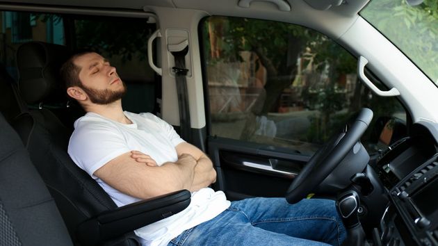 Un inquilino se ve obligado a vivir en su coche tras acoger en su casa a una mujer sin hogar que ahora se niega a marcharse
