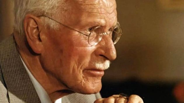 Carl Jung, psicólogo, lo confirmó hace 65 años: "Lo que niegas te somete, lo que aceptas te transforma"