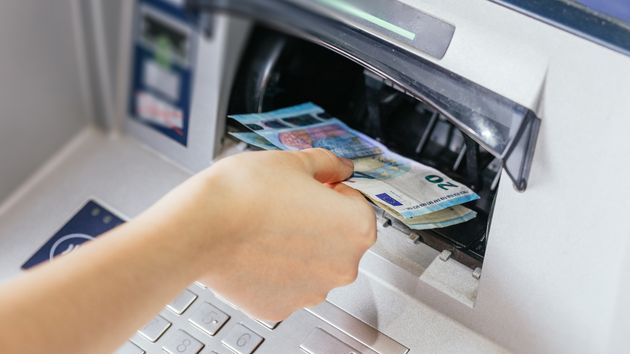 El Banco de España avisa que si uno de los titulares fallece, el otro no podrá sacar dinero sin el permiso del resto de herederos