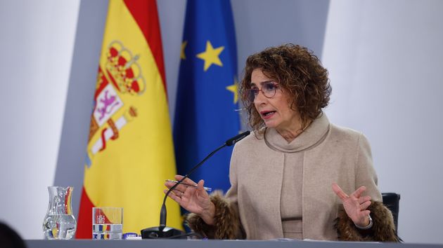 Montero se plantea dividir el escudo social tras su derrota en el Congreso y reafirma su intención de presentar los Presupuestos