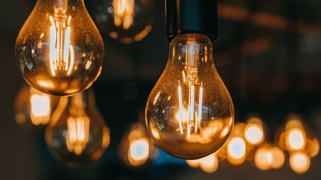Precio de la luz mañana, 1 de marzo, por horas: cuándo es más barata y más cara en el día
