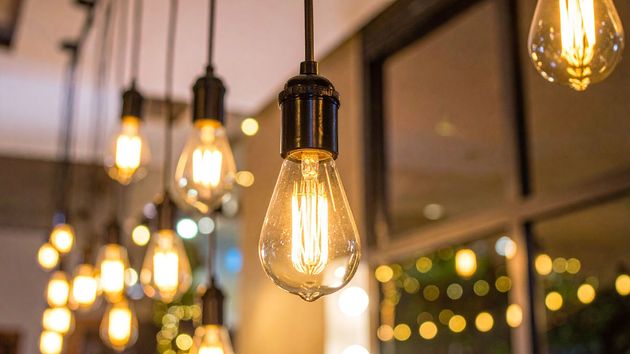 Precio de la luz domingo 1 de marzo de 2026: las horas más baratas y caras dentro del PVPC