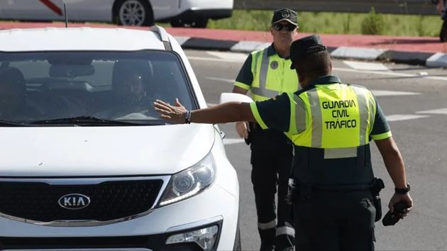 Multa de 200 euros y pérdida de 4 puntos por no llevar este elemento básico de seguridad: la Guardia Civil vigila a toda España