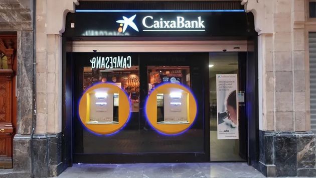 Una empleada de CaixaBank es despedida por quedarse con excedentes de caja y guardarse billetes de 50 euros en su bolso: es procedente