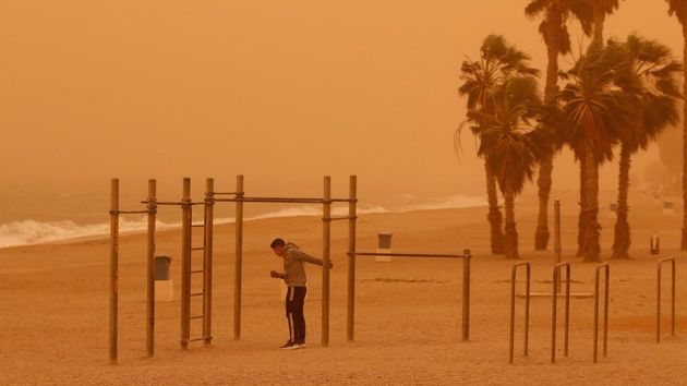 La AEMET alerta de calima y lluvia de barro en gran parte de España por la borrasca Regina