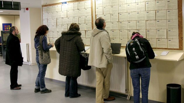 El paro sube en febrero alcanzando los 2.442.646 de parados, la mayor subida para este mes desde 2021