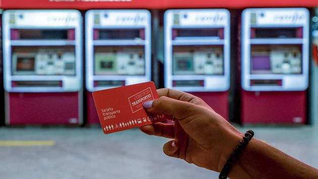 Adiós a la tarjeta física de Metro, bus y Cercanías en Madrid: a partir de ahora puedes llevar tu abono transporte en el móvil