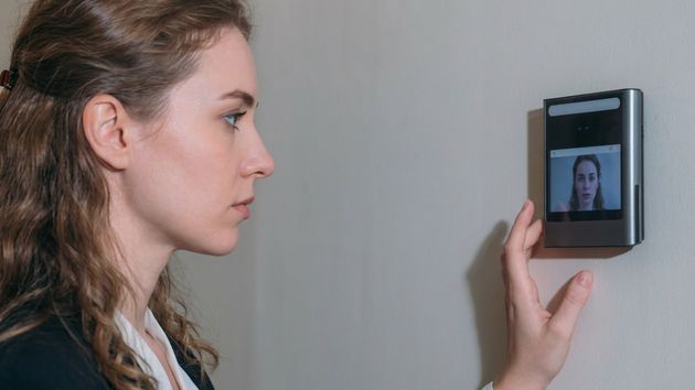 Ya hay sanciones por fichar con biometría: el registro horario digital entra en una nueva fase legal