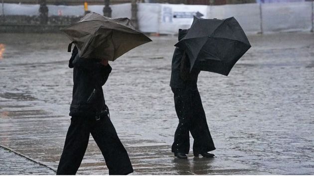 AEMET activa la alerta en catorce comunidades: se esperan lluvias, nieve, viento y olas de cinco metros para el fin de semana