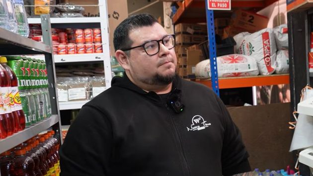Antonio, dueño de un supermercado con punto de recogida: “Puede llegar a unos 800 euros mensuales entre todas las compañías”