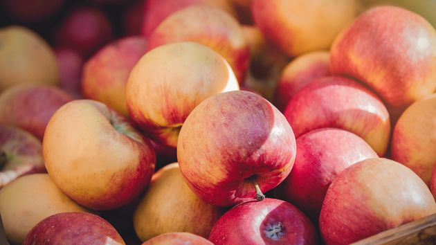 El 85% de las manzanas analizadas en 13 países europeos entre ellos España contiene residuos de varios pesticidas