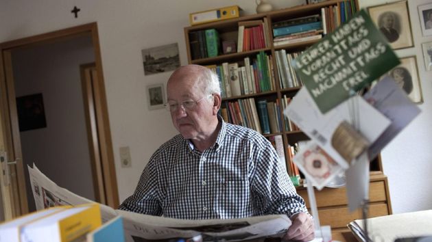 Un profesor de 65 años a punto de jubilarse: "Una pensión de 2.600 euros está bien, pero personalmente me parece injusta"