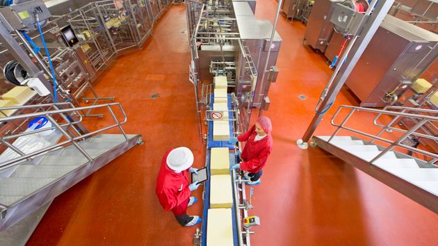 Adecco busca 4.200 personas para trabajar como operarios de producción en toda España