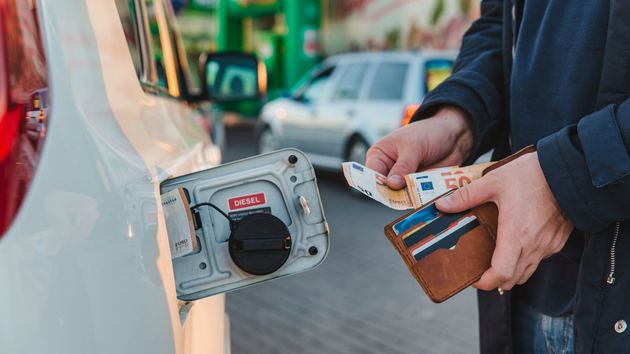 ¿Cómo y cuándo bajará el precio de la gasolina tras la liberación de reservas de petróleo de la AIE?