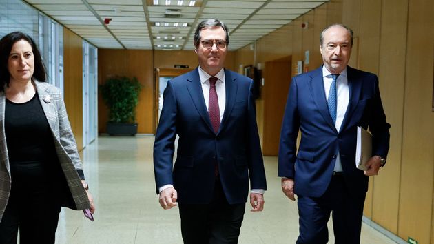 Garamendi advierte de que algunas medidas fiscales y laborales planteadas por el Gobierno aumentan la “inseguridad” económica ante la guerra en Irán