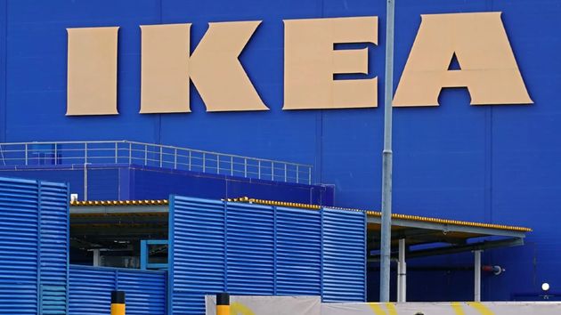 La despiden sin indemnización tras 28 años en Ikea por subir 49 vídeos atacando a la empresa: “a ver si alguno se envenena con la bilis de su hígado”