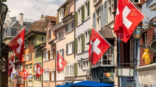Suiza cambia las normas: pide contrato laboral y lugar de residencia a los españoles que quieran trabajar en el país