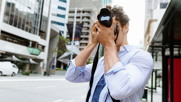 Indemnizan con 3.000 euros a una empleada de baja por fotografiarla en su balcón: la mutua usó las fotos para que no le dieran una pensión de incapacidad permanente total