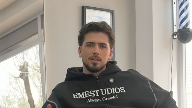 Nico, barbero de 21 años: "Mi pueblo se me quedaba pequeño y he dejado todo por Madrid para crecer de verdad"