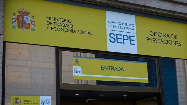 Los trabajadores que hayan cotizado al menos 90 días recibirán un subsidio inicial de 570 euros tras perder su empleo
