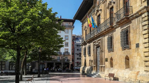 Gana una indemnización de 35.172 euros tras conseguir su plaza fija después de 19 años como temporal: la estabilización no borra el abuso