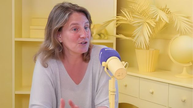 Natalia de Santiago, experta en finanzas: "Esperar a ahorrar a final de mes a ver si queda es la fórmula para que no quede nunca"