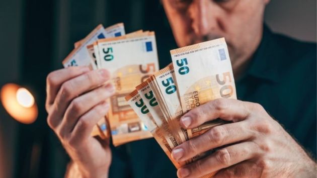 Según la psicología, este es el rasgo oculto de quienes prefieren ver crecer su cuenta bancaria antes que irse de vacaciones