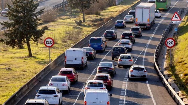 La DGT inicia la fase clave de Semana Santa 2026: obligatorio el chaleco y la baliza V-16