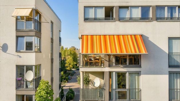 Confirmado por la Ley de Propiedad Horizontal: tu comunidad de vecinos puede prohibirte instalar toldos en tu terraza esta primavera