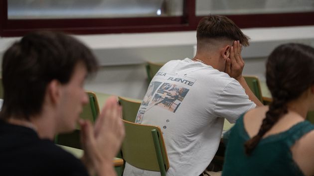 Una universidad sancionada con 20.000 euros por exigir a un alumno su DNI completo para expedir el título de máster
