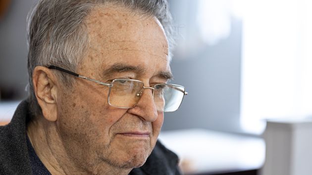 La justicia quita la incapacidad permanente absoluta a un hombre que debe usar una bolsa de ileostomía permanente tras un cáncer: no es incapacitante para trabajos livianos y sedentarios