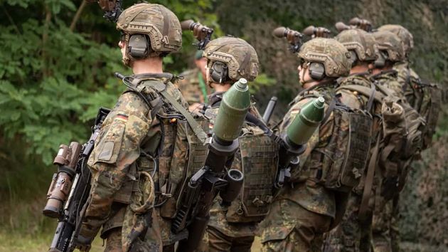 Alemania cambia la norma y obliga a los hombres de 17 a 45 años a pedir permiso para ausentarse del país más de tres meses