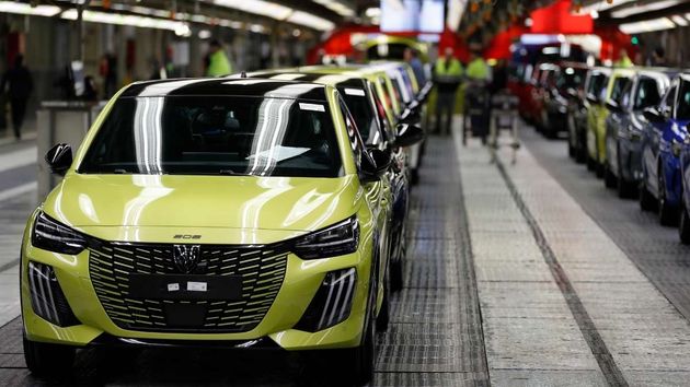 Llaman a revisión a miles de coches Citroën, Opel, Peugeot, Fiat y otras marcas por riesgo de incendio: estos son los vehículos afectados