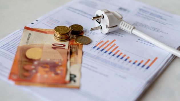 La rebaja fiscal del Gobierno abarata un 2,5% la factura de la luz en marzo, según FACUA