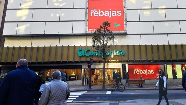 El Corte Inglés despide a un trabajador con más de 30 años de antigüedad que comió donuts de chocolate y croissants sin pagarlos: es improcedente y tendrán que pagarle más de 68.000 euros