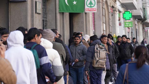 El Gobierno acelera la regularización de migrantes tras el apoyo del Consejo de Estado