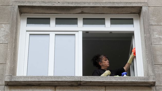 Una empleada de hogar es despedida al día de volver de baja y no puede reclamar por haber firmado un documento liberatorio con el finiquito