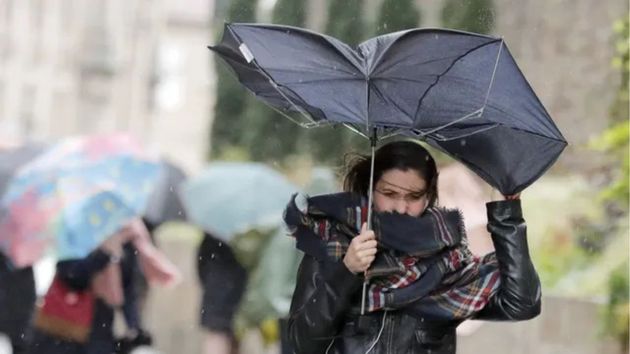 AEMET activa avisos naranjas por rachas de 90 km/h y olas de 5 metros antes del subidón térmico en España