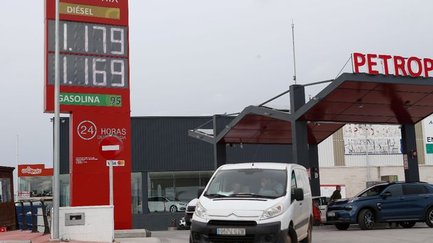 La OCU desmonta el gran mito: ni la gasolina ni el diésel low cost son peores